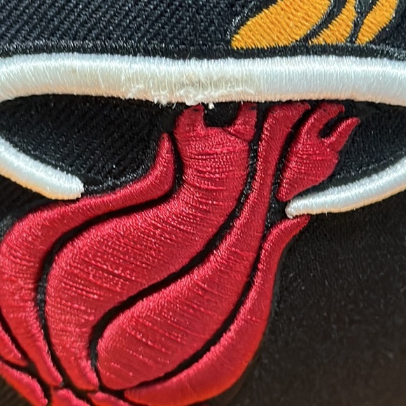 NWT Mitchell & Ness Black & Yellow Miami Heat Fitted Hat, Size 7 3/8! - Picture 8 of 8
